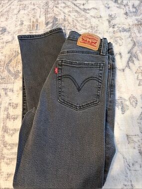 Levi's Women's High-Rise wedgie straight Charcoal Gray Jeans